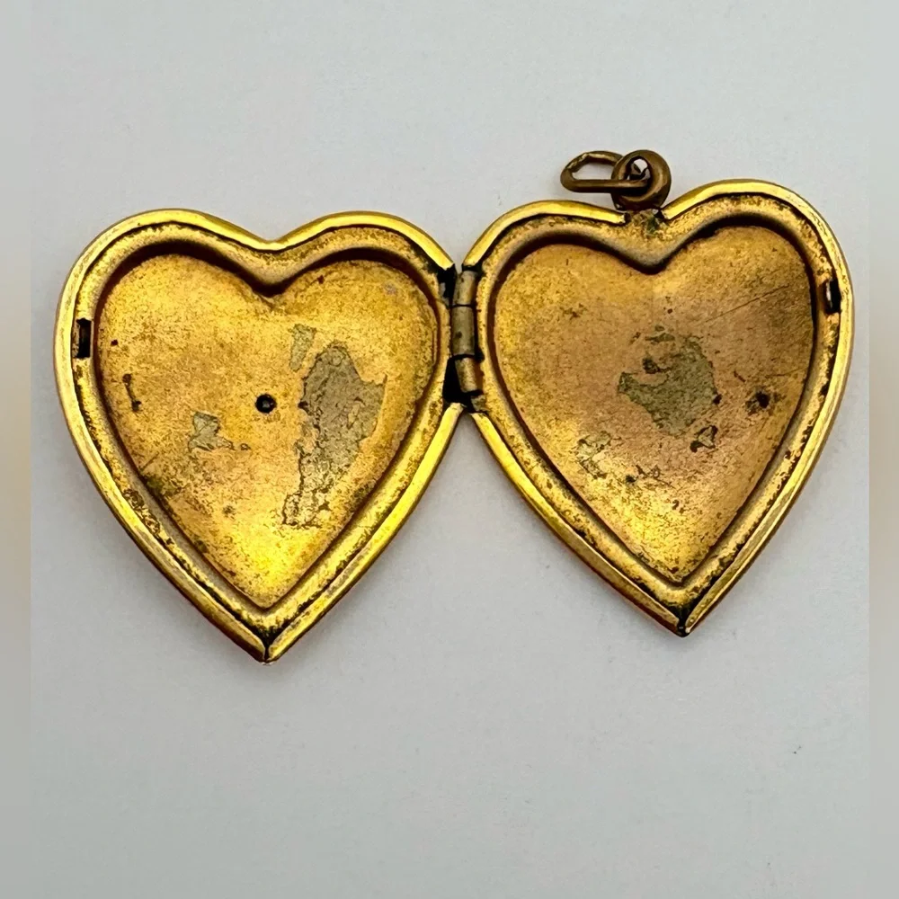 Antique Victorian Gold Filled and Diamond Etched Heart Locket - Picture 6 of 8
